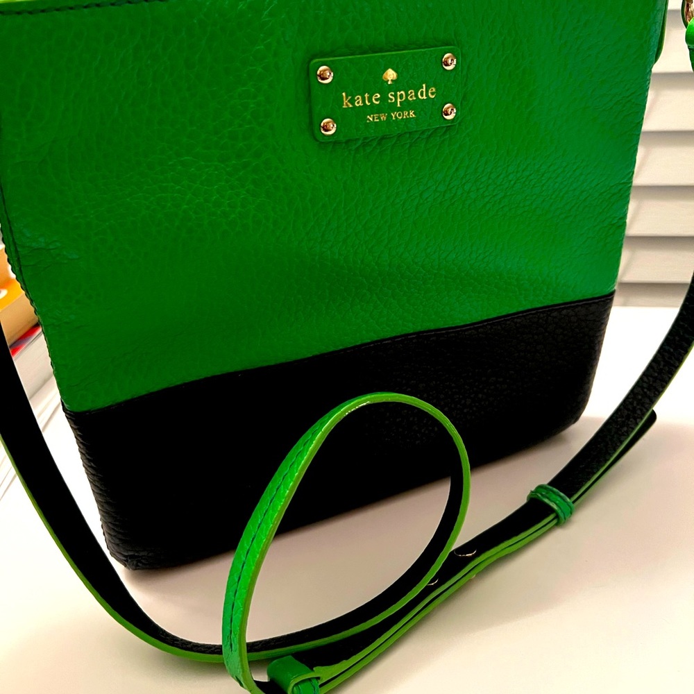 Kate Spade Purse| Green and Black| Pebbled Leather| Crossbody! Immaculate!